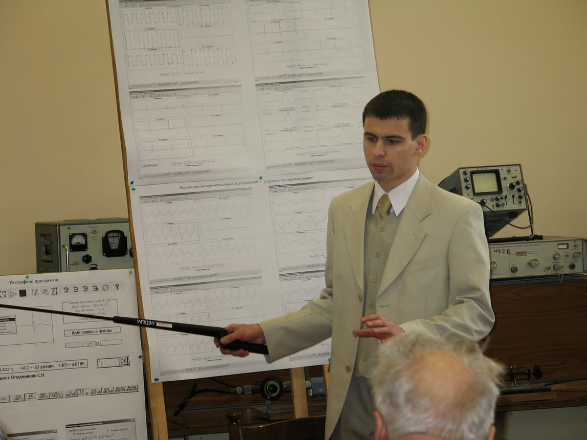 Eugene Lisovskiy defending diploma thesis at MPEI Moscow Power Engineering Institute 2005, presenting C++ ECG heart analysis software